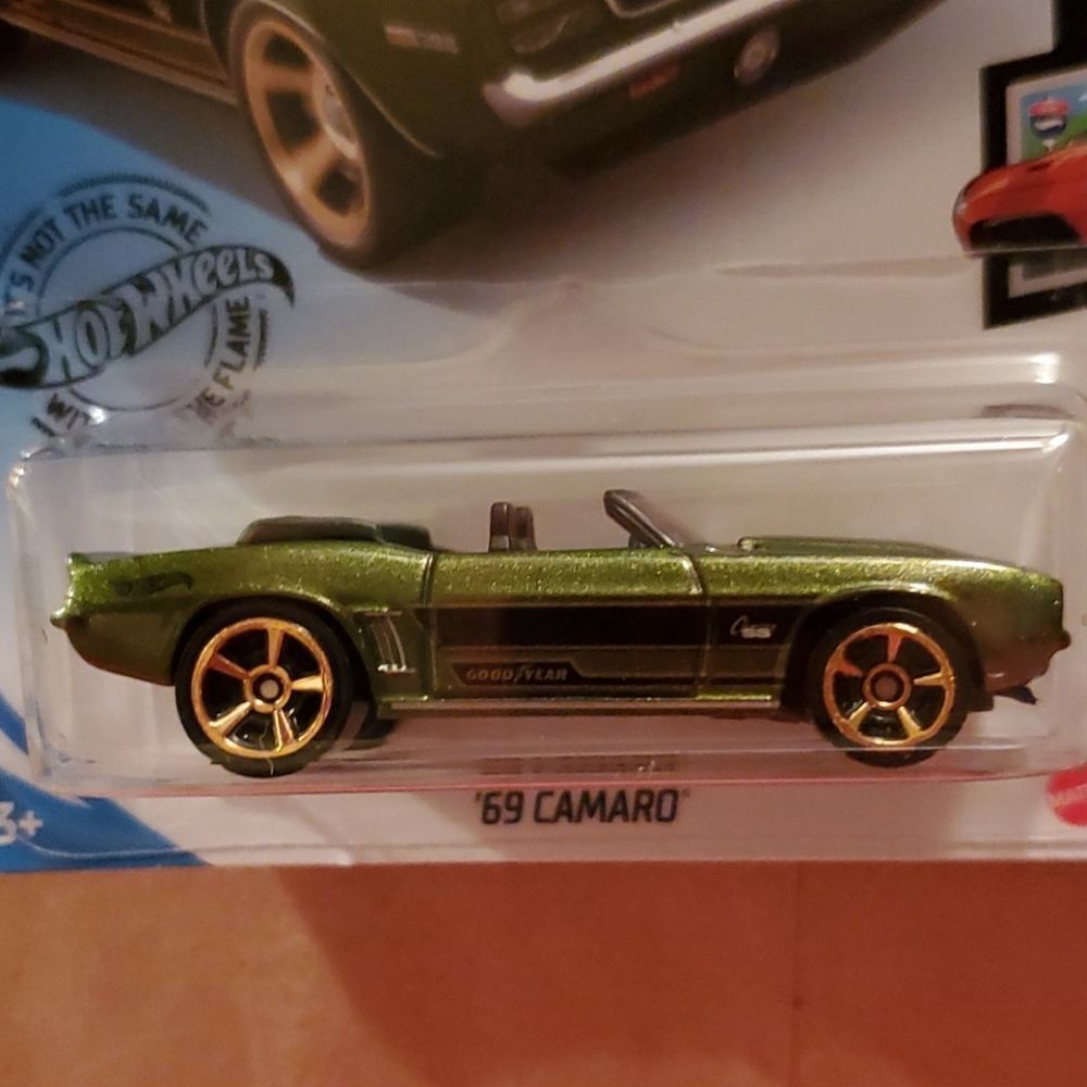 Hot Wheels 69 Camaro Roadsters Car